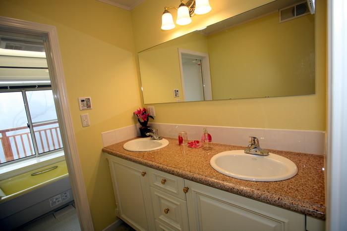 Wash basin, toilet. Powder room next to the main bedroom. 2 ball washstand.