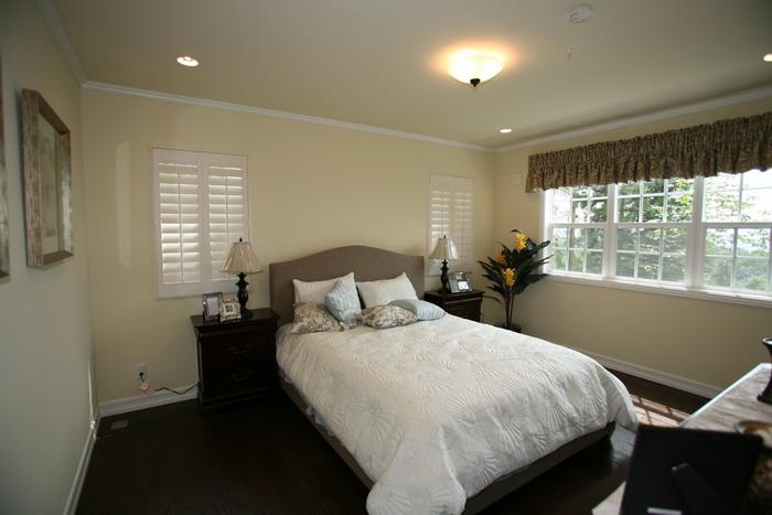 Non-living room. Spacious space master bedroom is large walking closet has been equipment