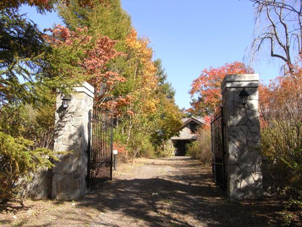 Other. Heavy Mongamae ・ Through the gatepost to building