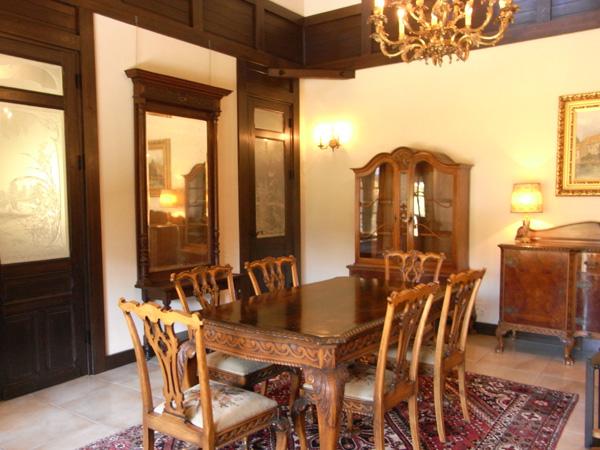 Non-living room. It is the state of the dining space that slowly relaxing.