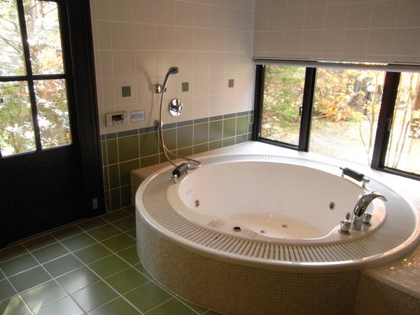 Bathroom. You can enjoy views of the garden from the bathroom.