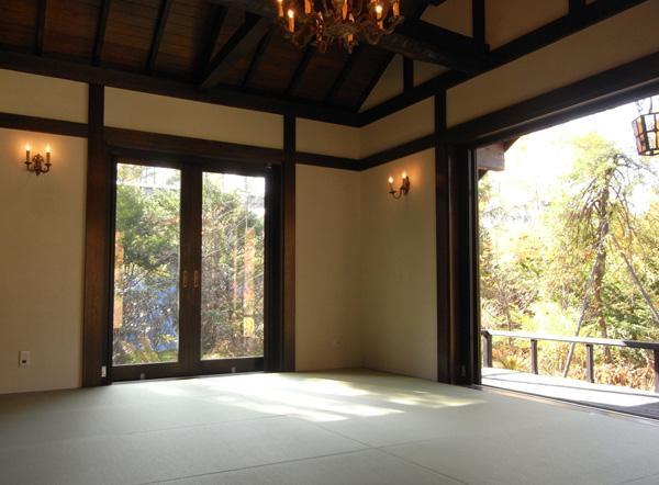Non-living room. Japanese-style part is about 12 tatami. It had been used as a guest room.