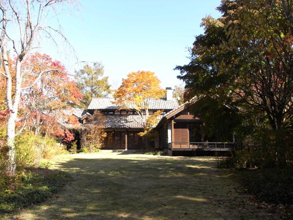 Local appearance photo. It is the state of the appearance of the building from the front. Please enjoy the resort life in the spacious garden!