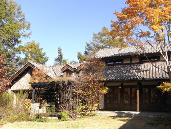 Local appearance photo. Resort brand Karuizawa stylish design in harmony with nature. It is a novel structure.