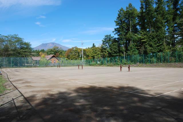 View photos from the local. Asama seen from near the tennis court