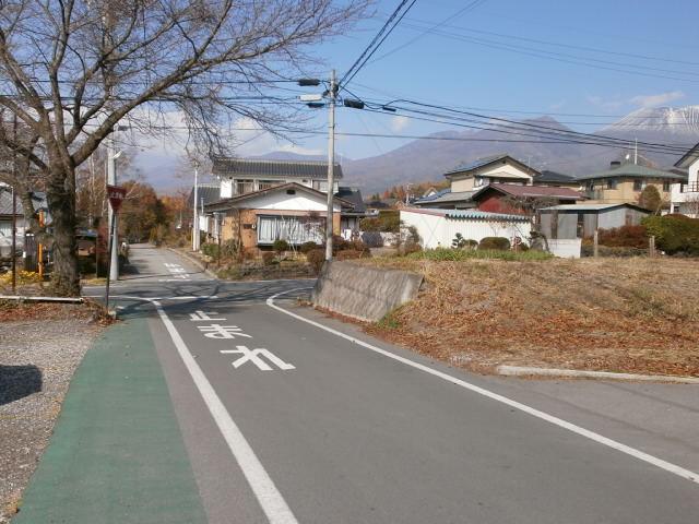 Local photos, including front road. Local (11 May 2013) Shooting