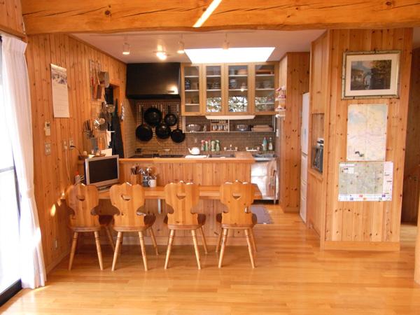 Kitchen. Dining is the state of the kitchen. Please enjoy a delicious meal.