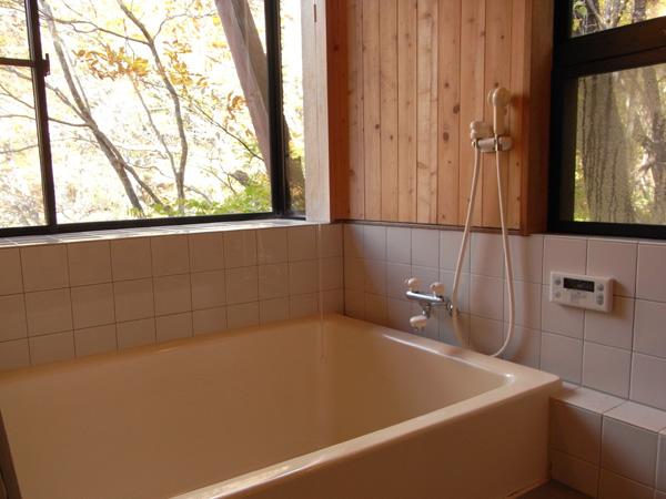 Bathroom. Please relax slowly in the large spacious bathtub.