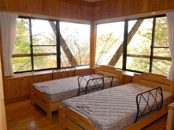 Non-living room. It is the state of Western-style. Eyes extraordinary scenery Do and wake up will spread to the outside of the window.