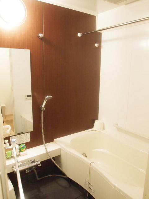 Bathroom. Same apartment there is a hot-spring baths, It seems it is less likely to use the bathroom too much room.
