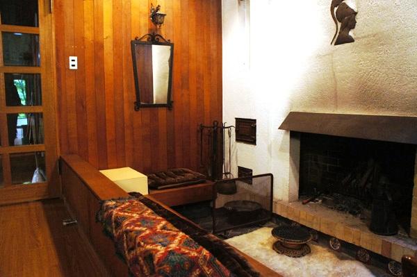 Other introspection. Indispensable to Karuizawa villa! Quaint fireplace.