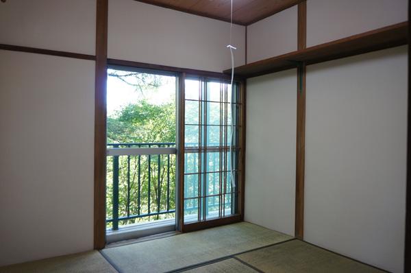 Non-living room. The main house on the ground floor of the Japanese-style room. 6 tatami mat is 1 room, 4.5 tatami There are three room.