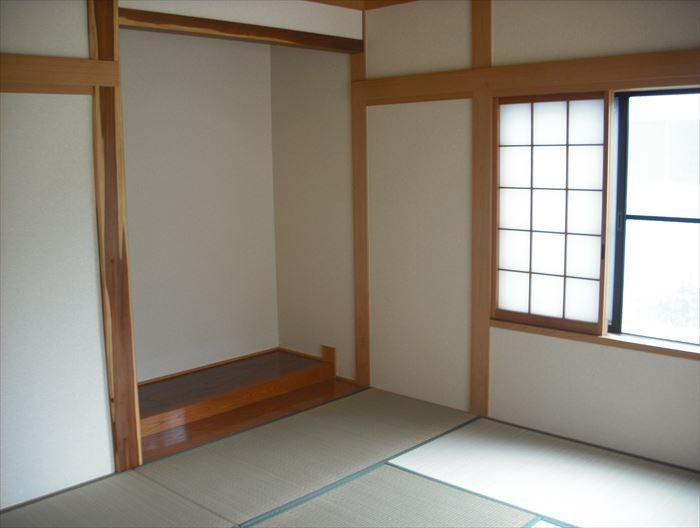 Non-living room. Alcove of some 10 quires of Japanese-style room