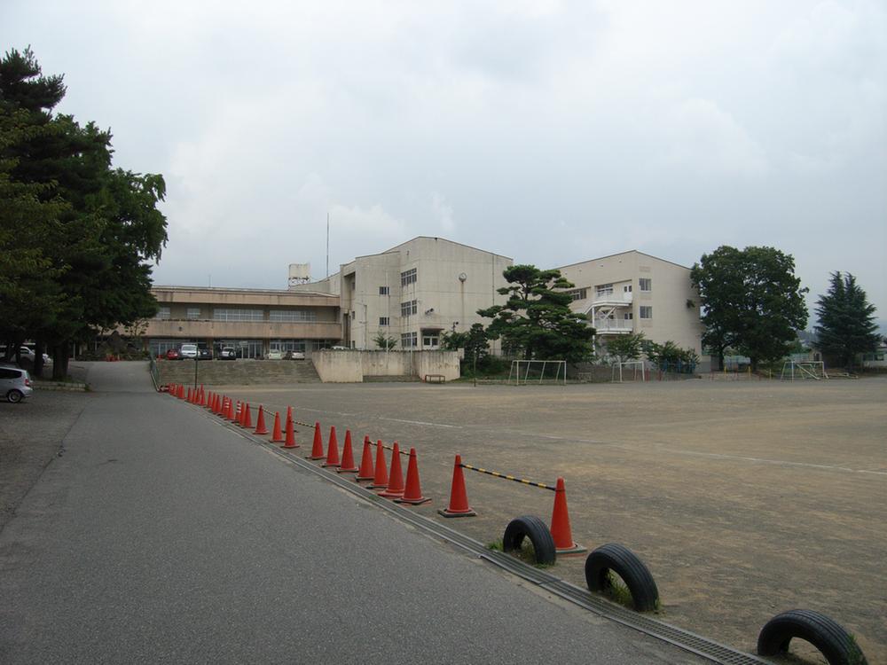 Primary school. 830m until Kotobuki elementary school