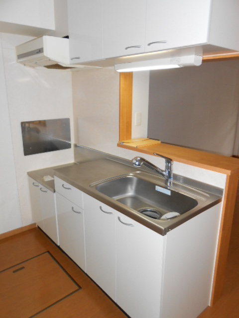 Kitchen. Face-to-face (counter) Kitchen ・ Under-floor storage rooms