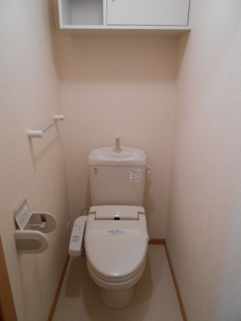 Toilet. Washlet equipped ・ Small storage shelves there