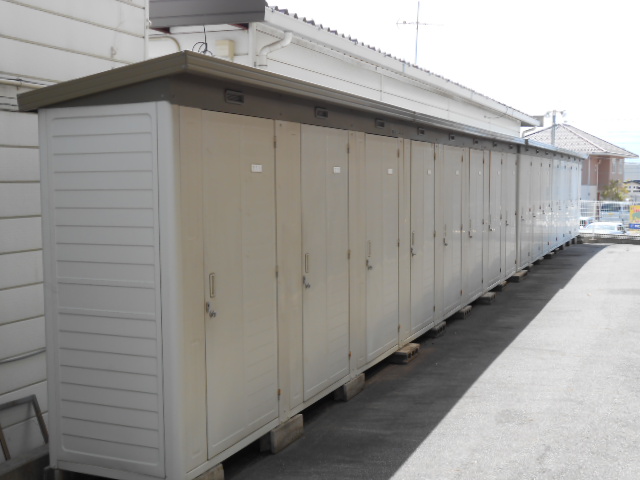 Other Equipment. Door to door separate external storeroom equipped