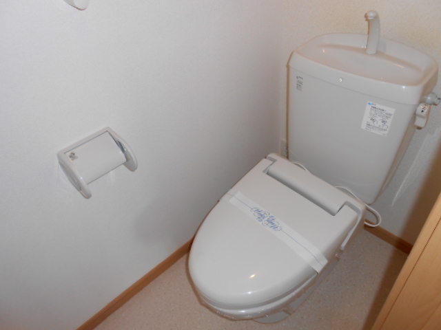 Toilet. Heating toilet seat equipped ・ Small storage rack Yes