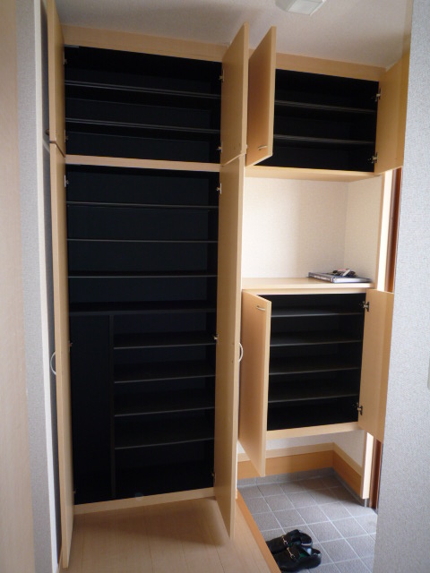 Other Equipment. Entrance storage. The whole family of the shoes also can be stored