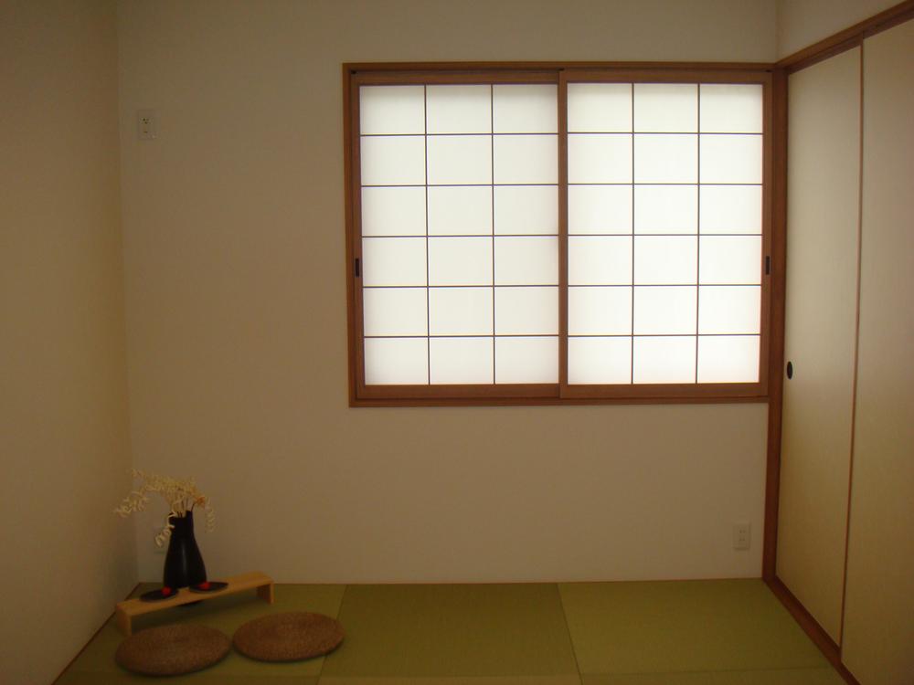 Non-living room.  ◆ Japanese-style room 6 tatami ☆ Plenty of storage with 2 tatami ◆ This is useful when there is a first floor tatami corner of the room ◆ 