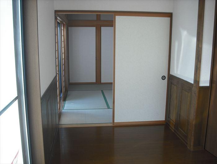 Non-living room. Day good of the Japanese-style room is next to the LDK