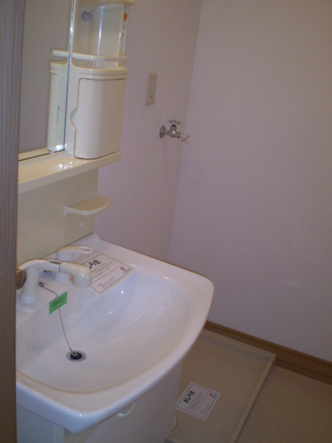 Washroom. Vanity shower ・ Indoor Laundry Area equipped