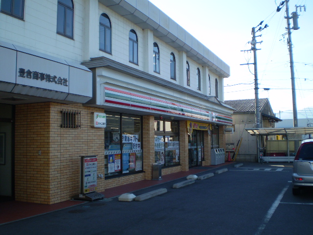 Convenience store. Seven-Eleven Sasabe store up (convenience store) 307m