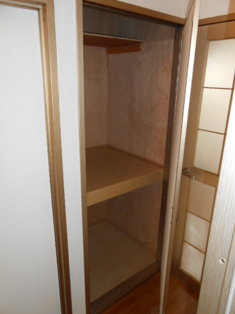 Other. Entrance storage (storeroom) equipped