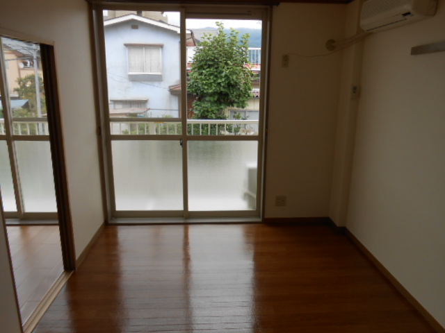 Other room space. East side Western-style (6.0 tatami mats) ・ Air-conditioned