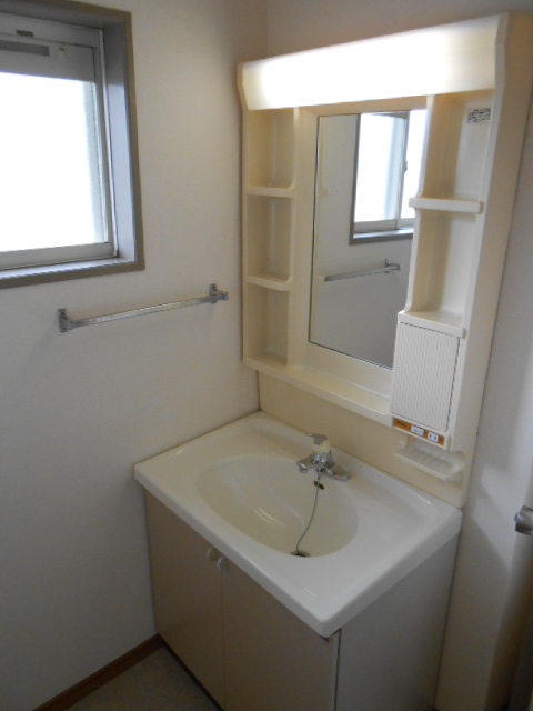 Washroom. Separate vanity ・ There lighting ventilation window