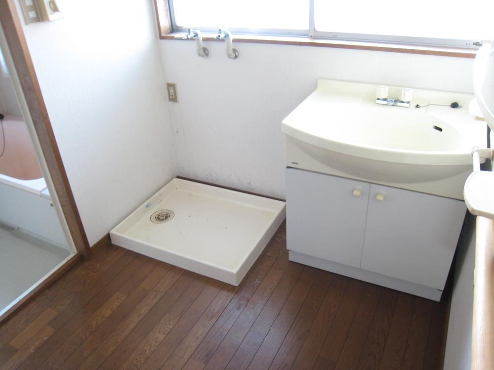 Wash basin, toilet. Indoor (11 May 2010) Shooting