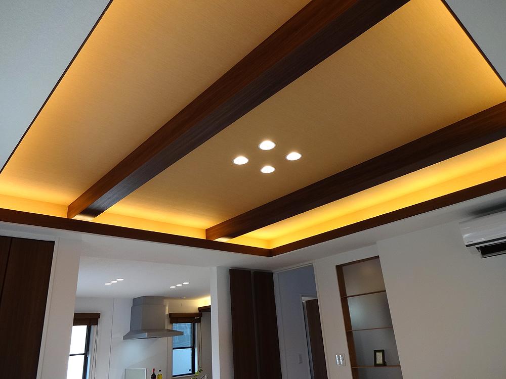 Other local. Indirect lighting placed on the ceiling, It offers relaxation and sense of openness. 