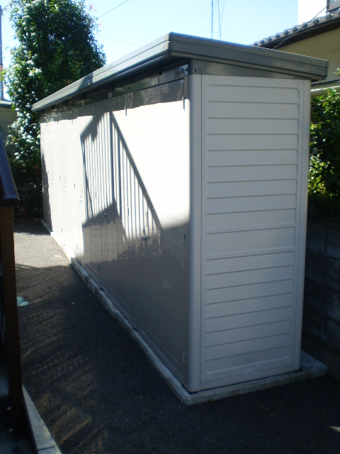 Other Equipment. Door to door separate external storeroom equipped