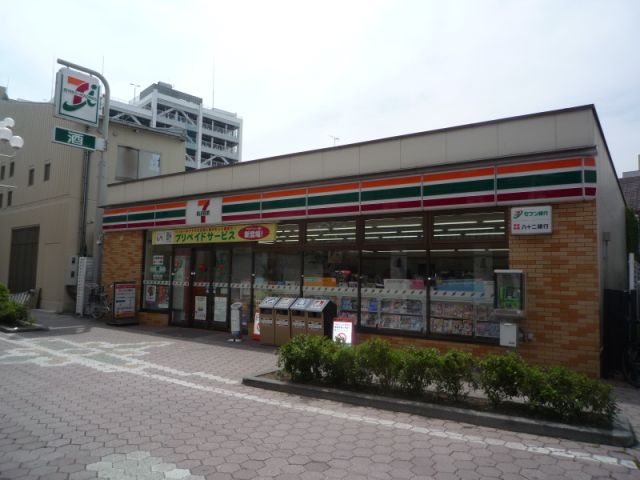 Convenience store. 290m to Seven-Eleven (convenience store)