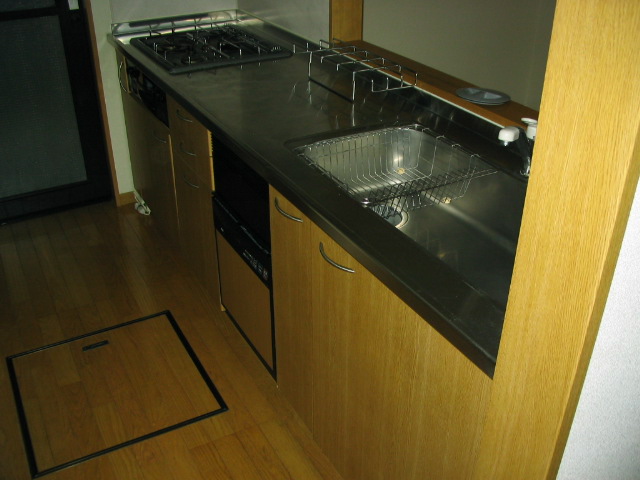 Kitchen. 3-neck with stove