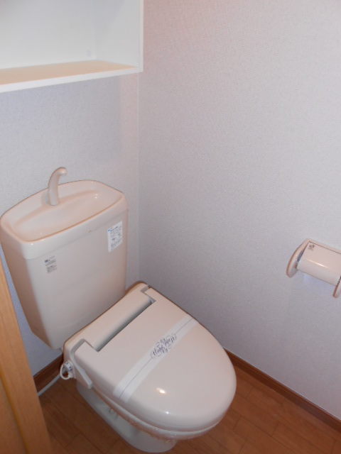 Toilet. Heating toilet seat equipped ・ Storage accessories available