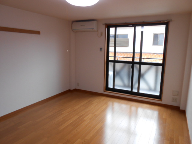 Living and room. South room (Western-style 10.5 tatami mats)