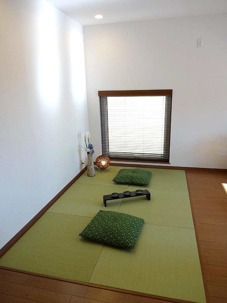 Other introspection. There is a tatami corner in the living. How to use various. Please use all means. 