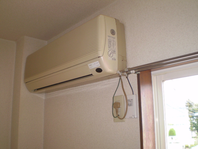 Other Equipment. Air conditioning (1 group) equipped