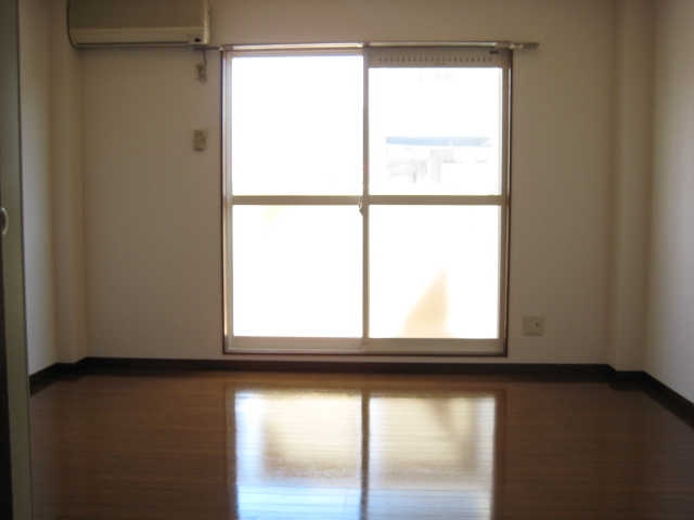 Living and room. Southeast surface room (Western-style room 8.0 tatami mats) ・ Air-conditioned