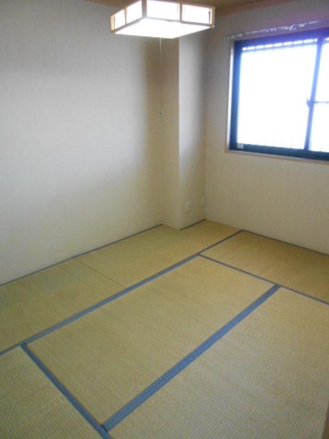 Other room space. North bedroom (Japanese-style room ・ 6.0 tatami mats)