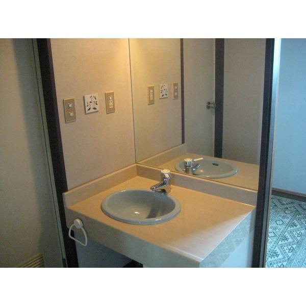 Wash basin, toilet. Second floor wash basin