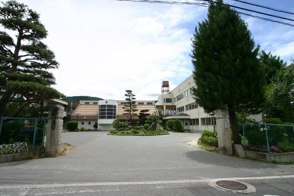Primary school. 1100m until Okada Elementary School