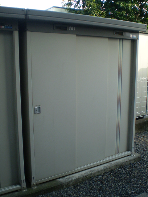 Other Equipment. Door to door separate external storeroom equipped