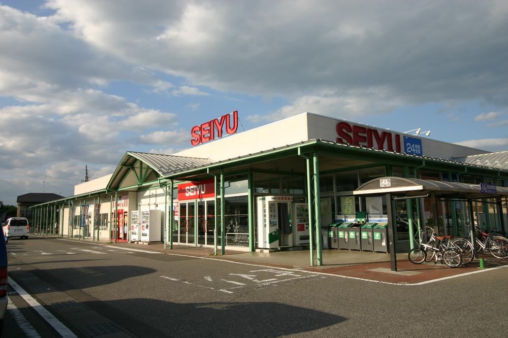 Supermarket. Until Seiyu 590m