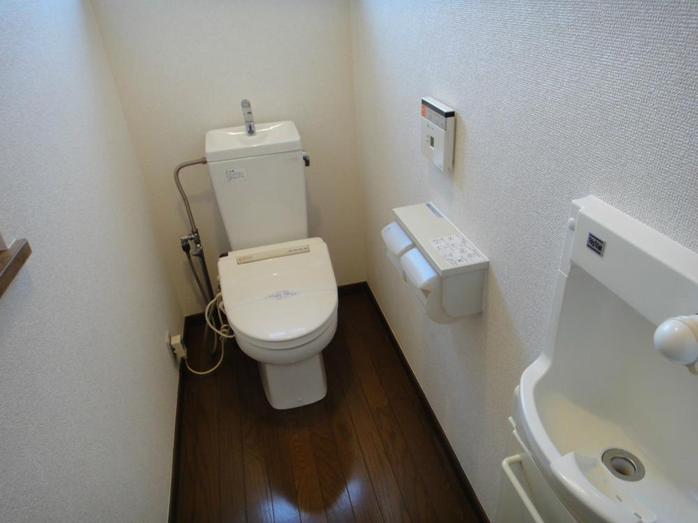 Toilet. Second floor toilet