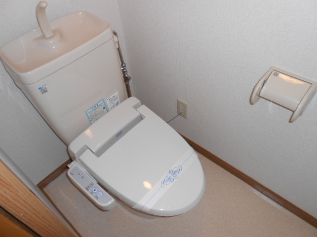 Toilet. Washlet equipped ・ Small storage shelves there