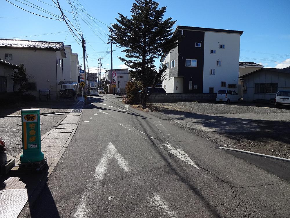 Other local. Matsumoto road which is in contact with the subdivision east. It has taken the south from the north. 