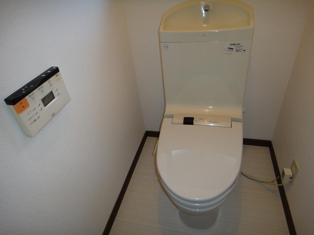 Toilet. First floor Washlet toilet