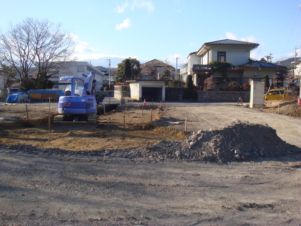 Local photos, including front road.  ◆ New roads under construction ◆ Photos 26 January 6 shooting ◆ 